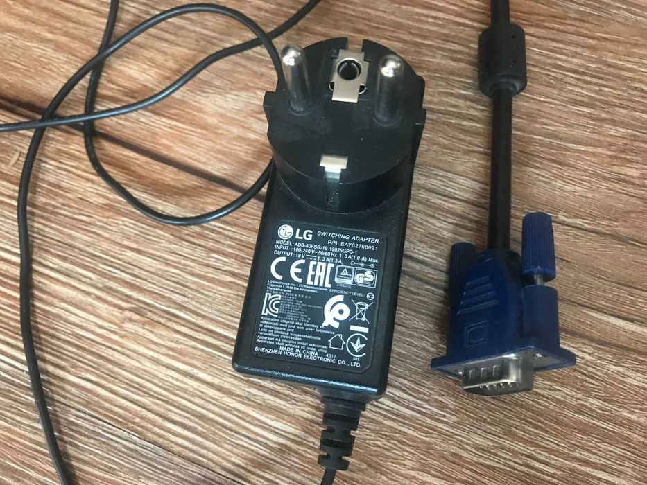 Монитор  LG  22M38A