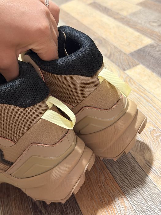 Ботинки Adidas 39 осень-зима