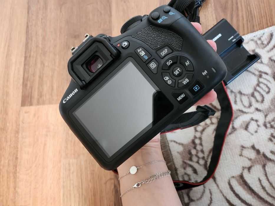 Vand aparat foto Canon Eos 2000D