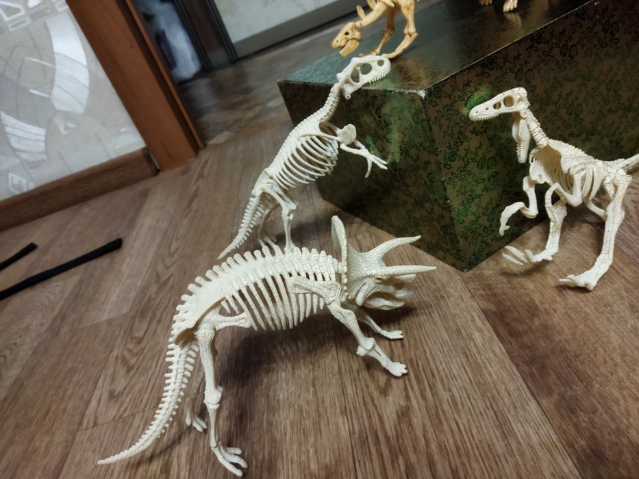 Динозавры пластиковые