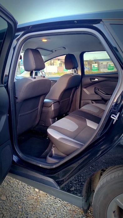 Vand ford focus negru