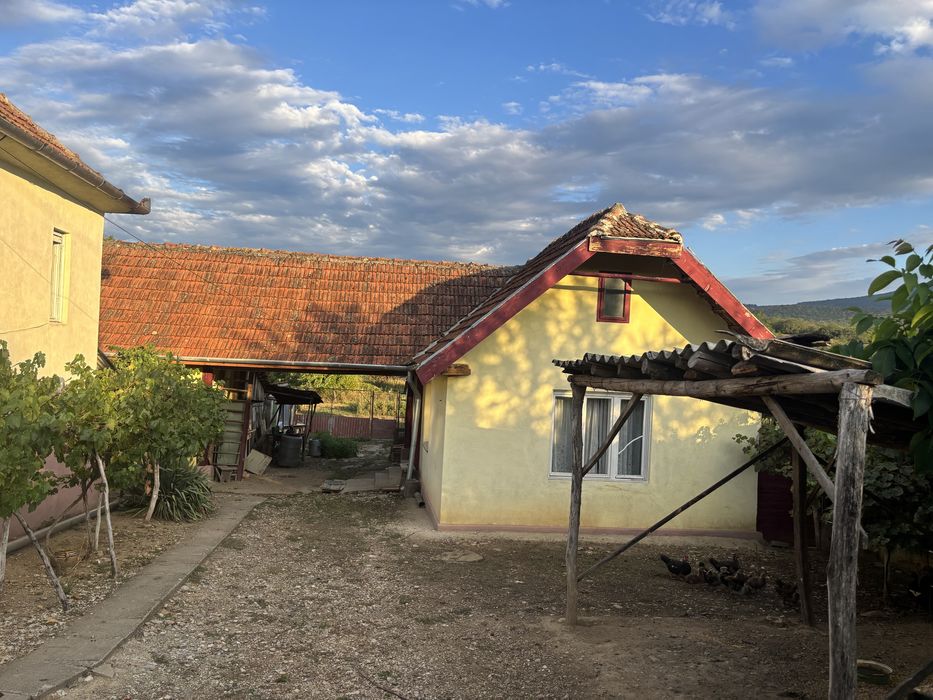 Vand casa locuibila sat araneag