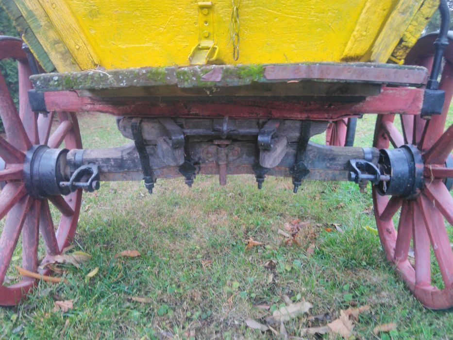 Продавам много стара каруца  !