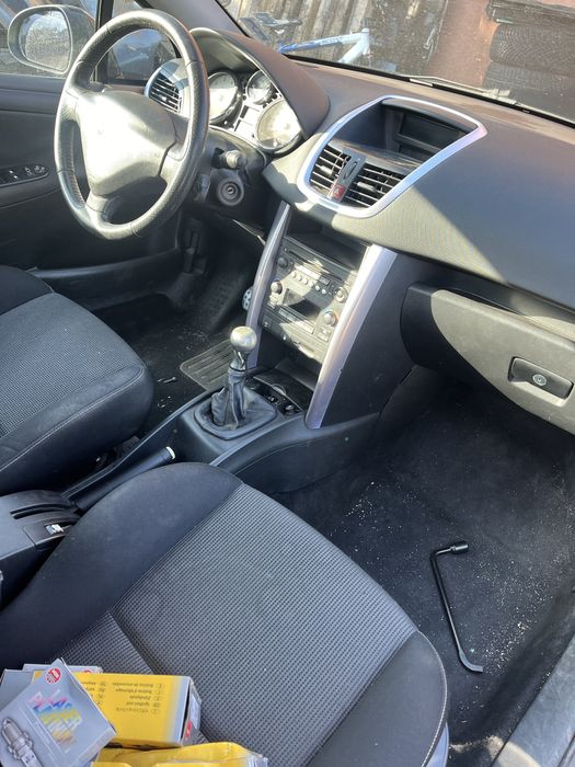 Peugeot 207CC на части