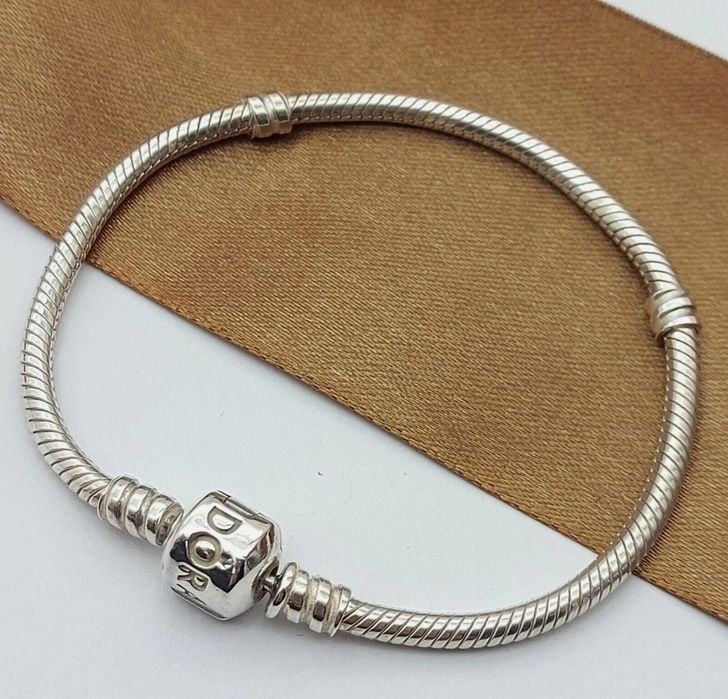Brățara Nouă Pandora Moments Silver S925 Ale