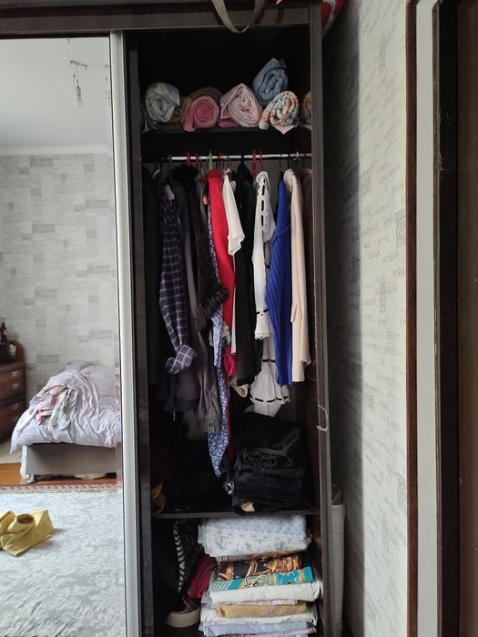 Шкаф сотилади ..