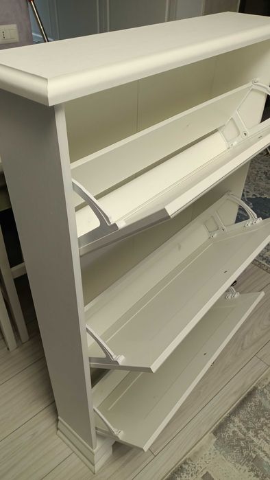 Vand masa + 6 scaune + pantofar