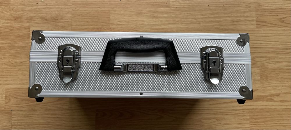 Geanta/servieta din aluminiu cu cheie argintie/silver