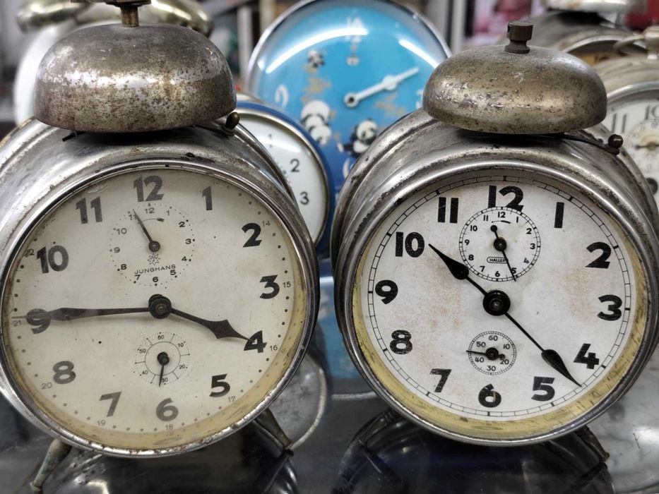 Лот Стар механичен часовник будилник Junghans kienzle haller 8 броя