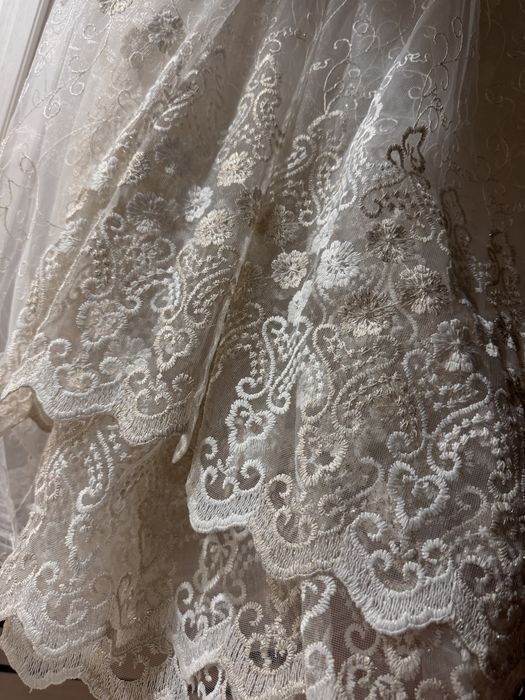 Продам комплект штор в подарок тюль