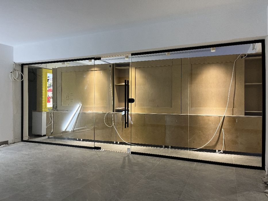 Стеклянные перегородки и перила