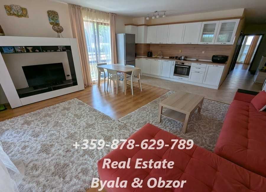 Просторен тристаен апартамент с голям двор-тераса в гр.Обзор