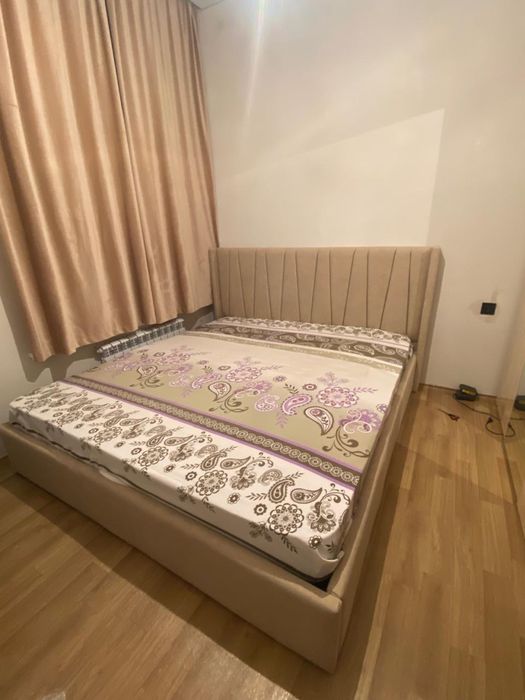 Продам двухспальную кровать 180х200