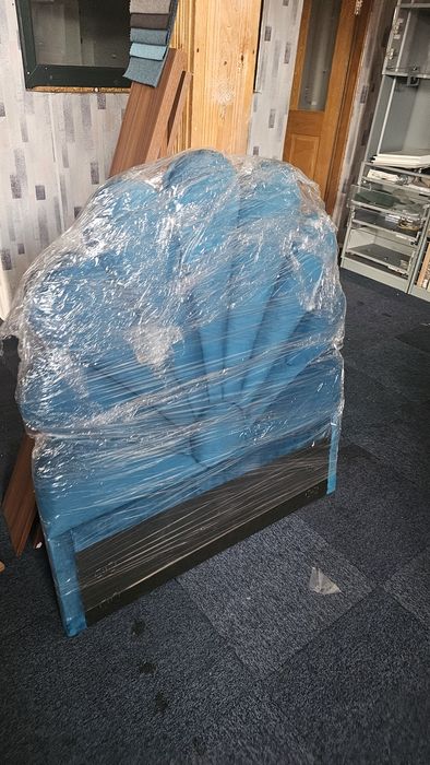 Vând paturi tapițate pe stoc angro și la bucata