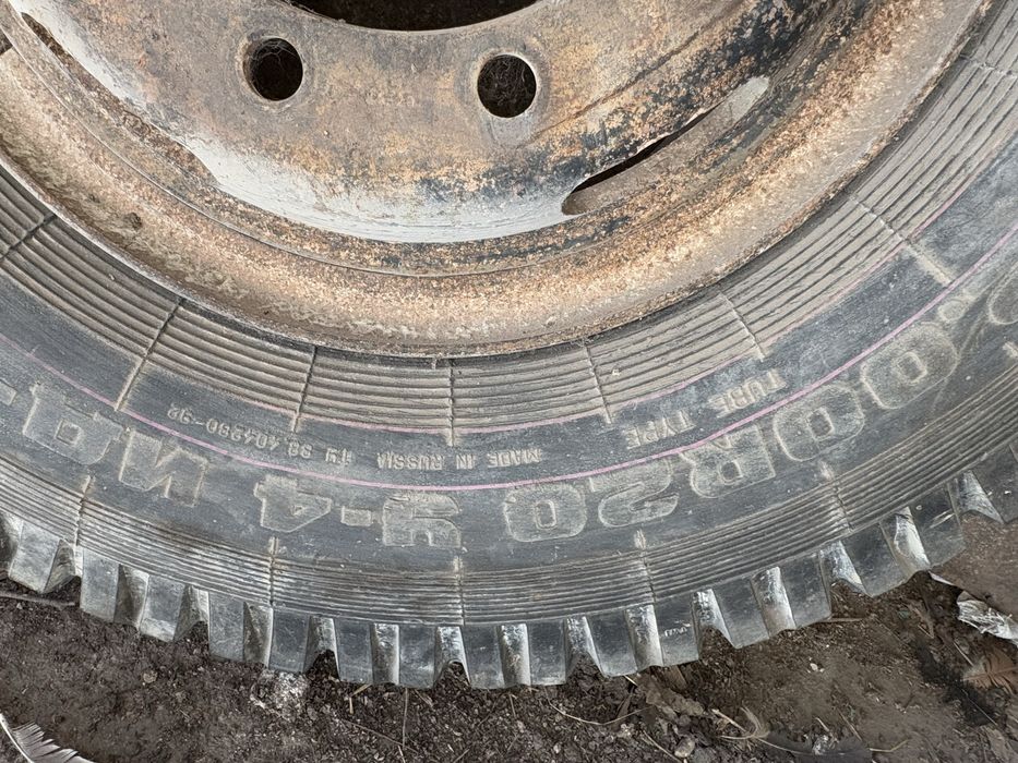 Гуми с джанти за камион