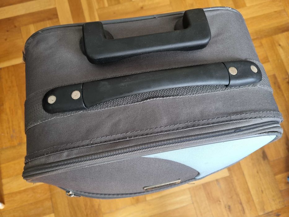 Среден размер куфар