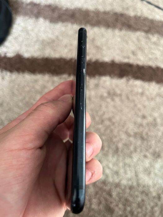 Срочно продам айфон se