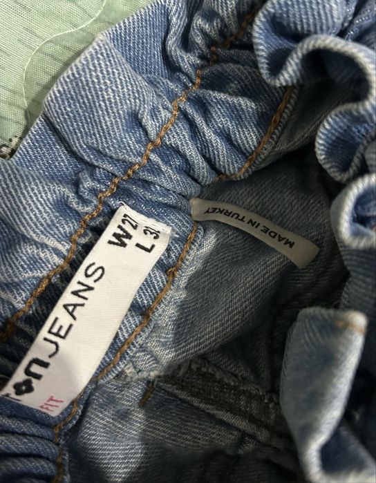 Голубые джинсы мом