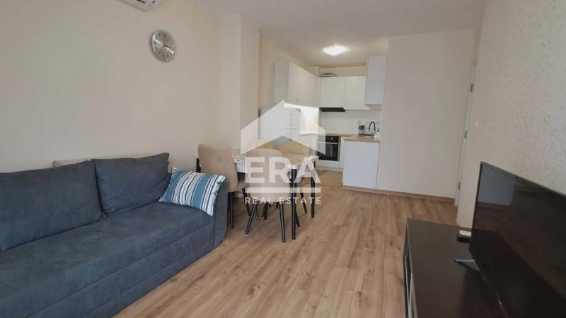 Тристаен, ексклузивен, обзаведен апартамент под наем, с южно изложение