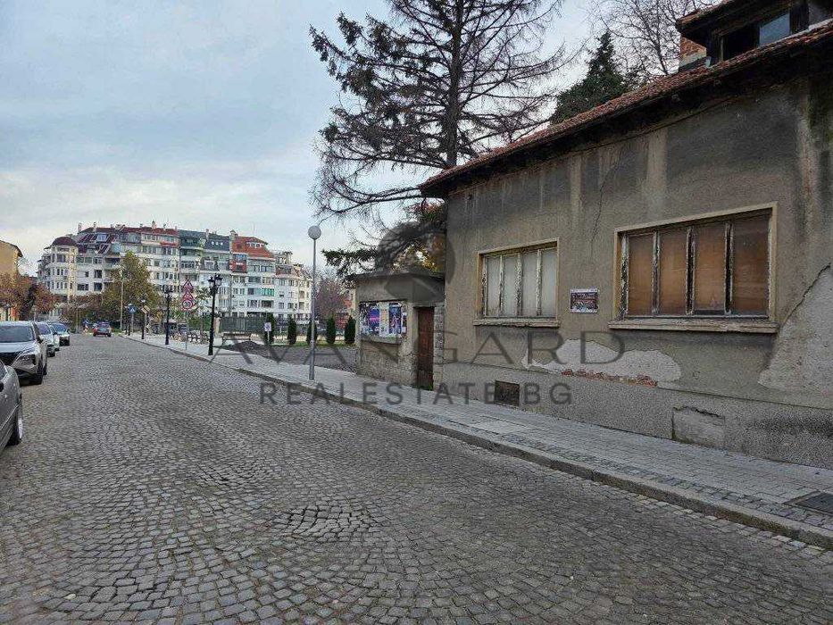 Продава се Къща в Пловдив, Център - 520 кв.м за 353 €/кв.м - Снимка #2