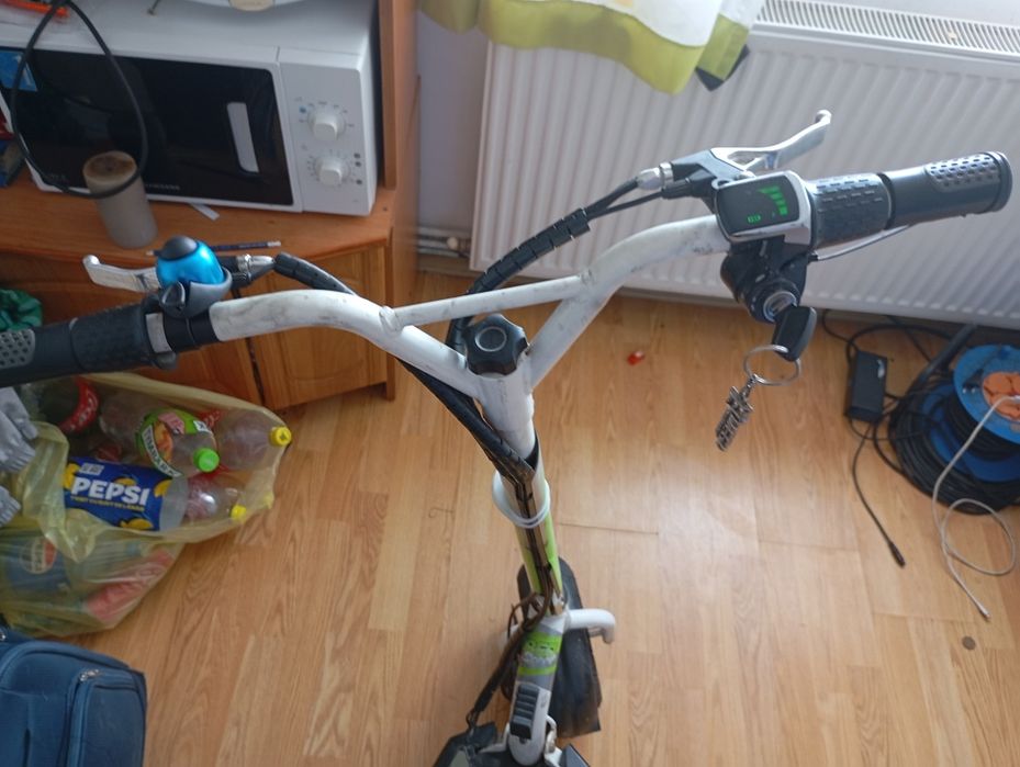 Vând trotineta electrica pe lant