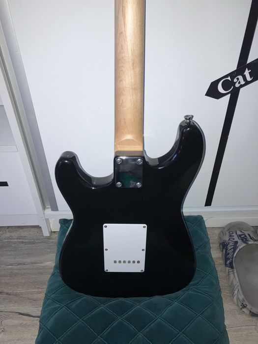 Stratocaster електрическа китара + струни