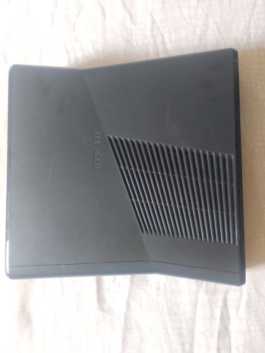 Xbox 360 slim 4gb