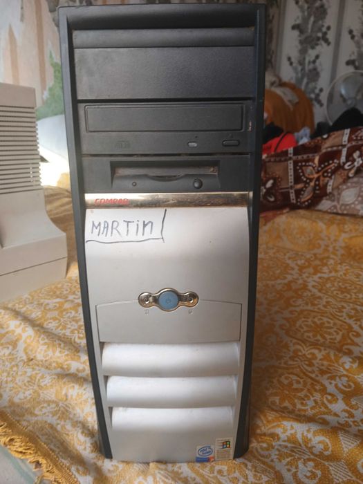 Компютър,Мунитр,мишка и клавятура