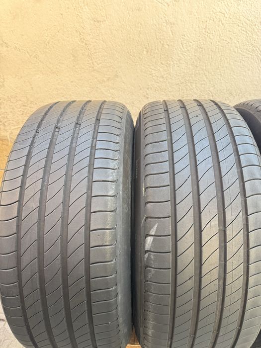 Автомобилни гуми 235 45 18 Mishelin