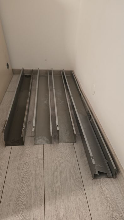 Vand birou (4 bucati disponibile)