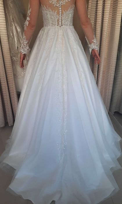 Rochie de mireasa stare perfecta + cerc gratuit