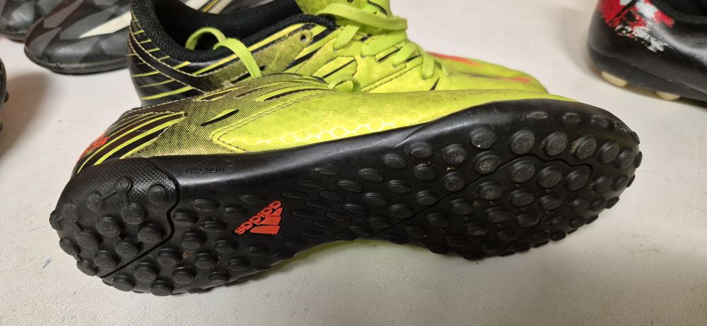 Бутонки за футбол