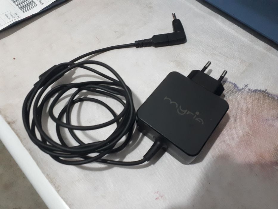 Încărcător universal pentru laptop, 19-20 v  45W/Myria