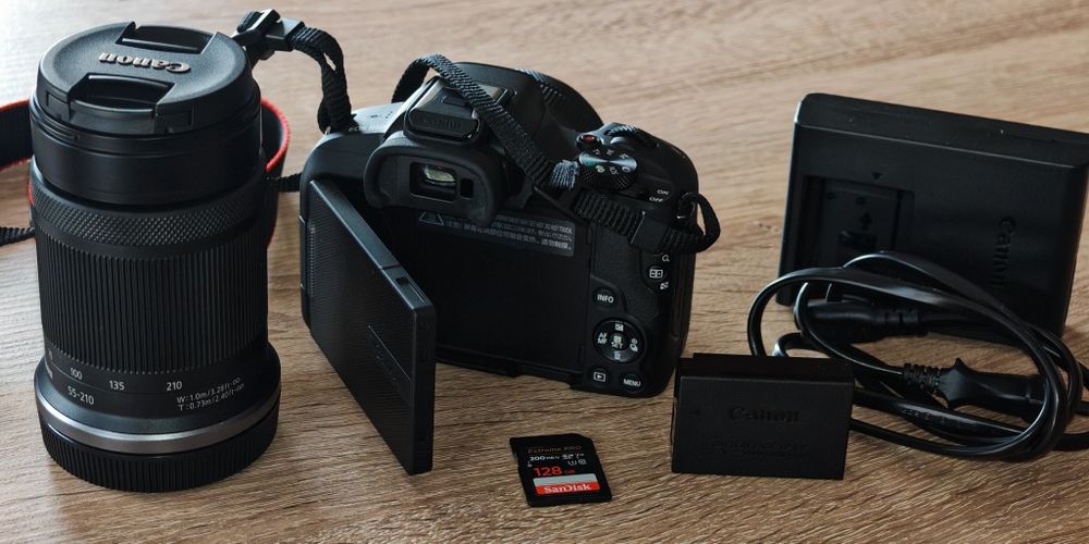 Aparat foto Mirrorless Canon EOS R50 + Obiectiv 18-45mm + 55-210mm