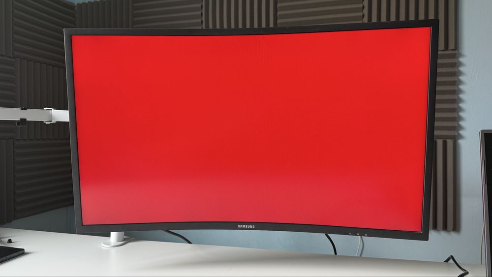 Monitor curbat Samsung QLED 32 inch 144 hz 1 ms