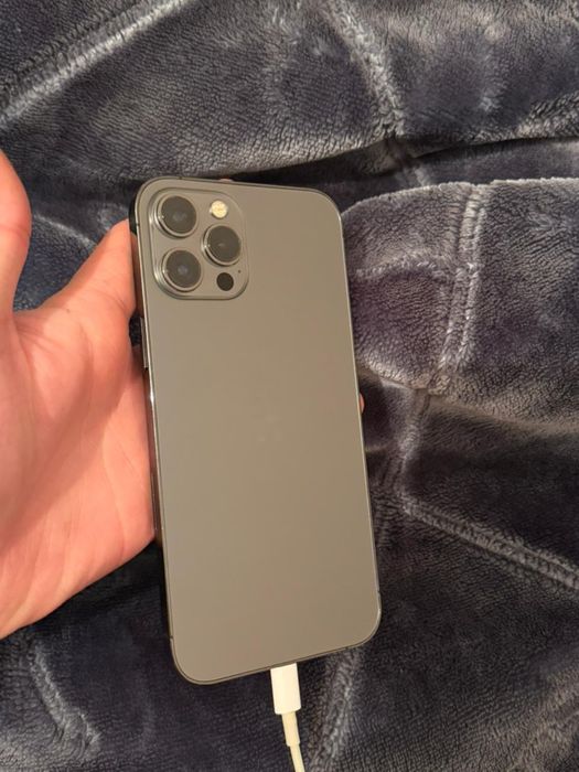 Продам Айфон 12про макс