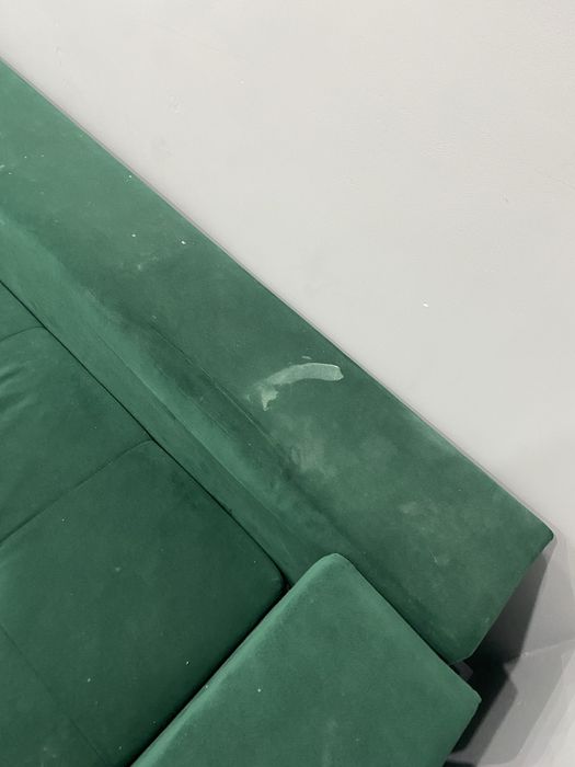 Диван есть дефекты но можно исправить.