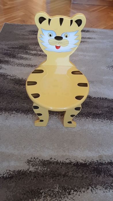 Детска масичка със столче