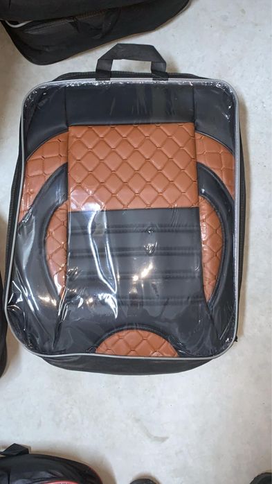 Huse auto cu romburi universale