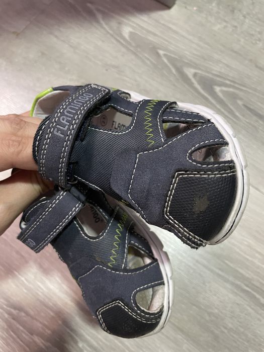 Продам детскую обувь сандали