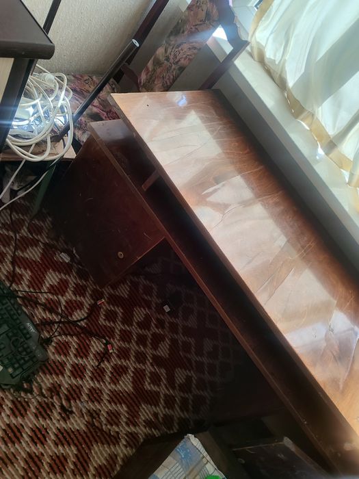 Бесплатно  отдам письменный стол