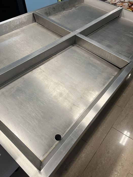 Хладилна маса за риба с агрегат и Фризер