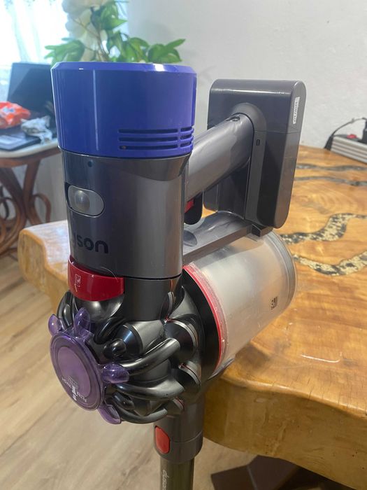 aspirator dyson v8