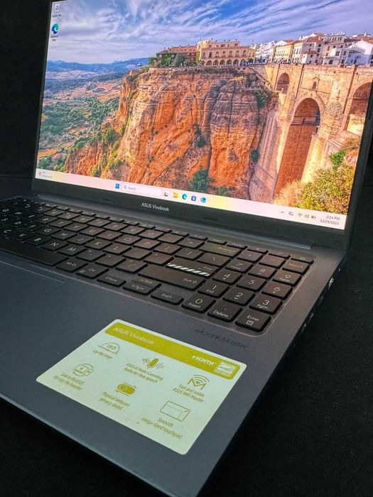 Laptop ASUS VivoBook AMD Ryzen 5 5600H 8GB, 1Tb SSD, AMD Radeon OLED