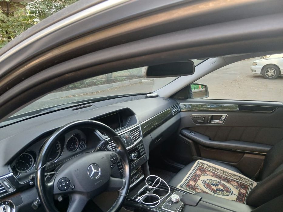 Машина(мерседес)