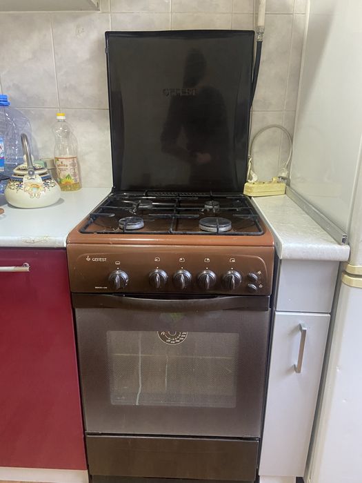Продам газ плиту срочно