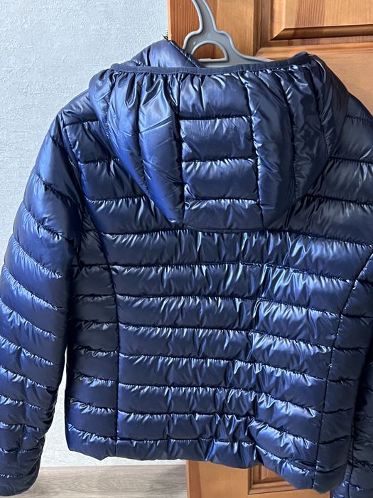 Продам куртку на девочку