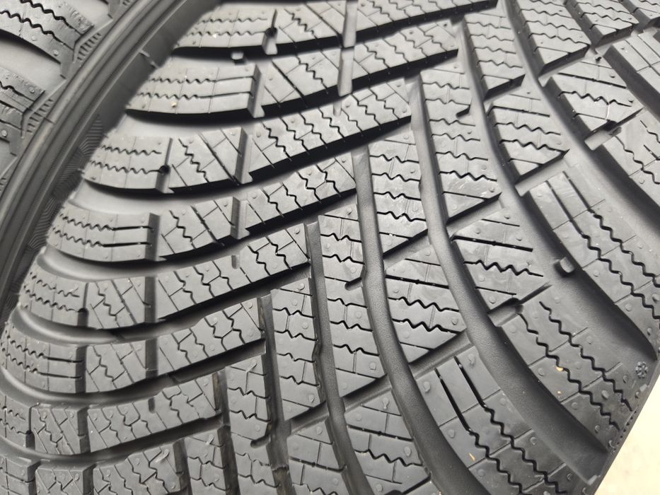 215/45/17" 4бр Hankook winter i sept rs3, dot2124,7mm