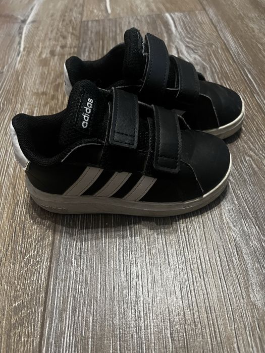 Обувки адидас/ adidas