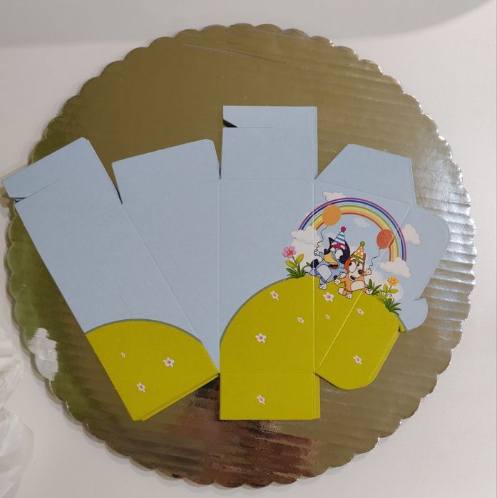 Платно + Картонени торта Блуи